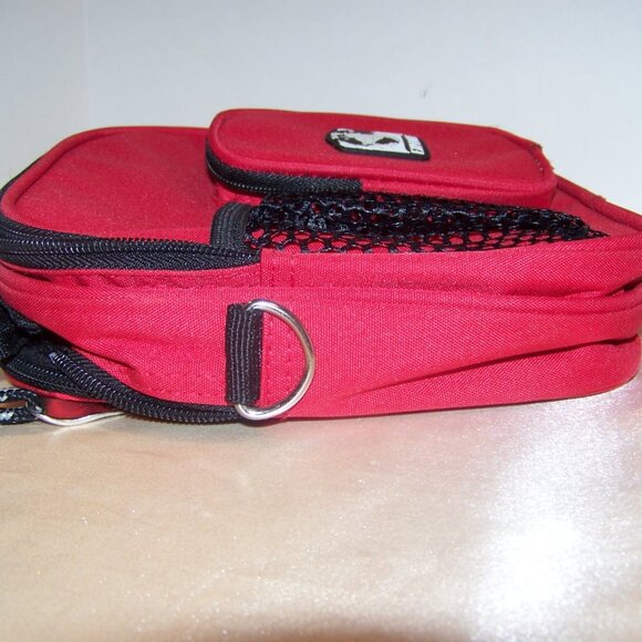 Red Canvas Travel Bag By Explore - Picture 4 of 5